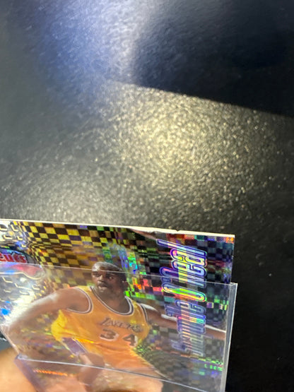 Shaquille O'Neal 1998 Bowman's Best Best Cuts Atomic Refractor (Top Edge slight DMG)